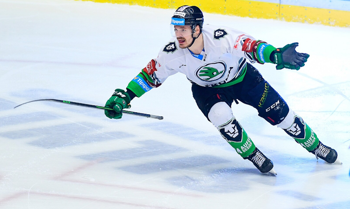 Zažiaril v českom play-off, slovenský krídelník smeruje do NHL!